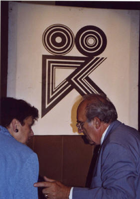 R823
